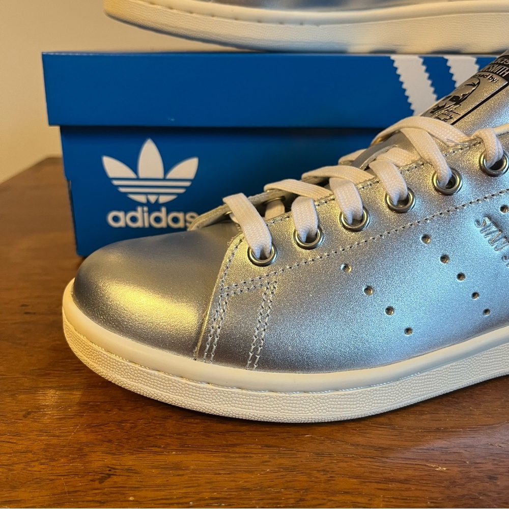 ADIDAS Women's Stan Smith Silver Shoes - Picture 3 of 10